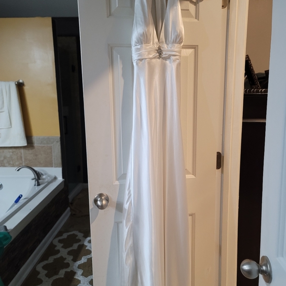 Evening Gown - Picture 12 of 13